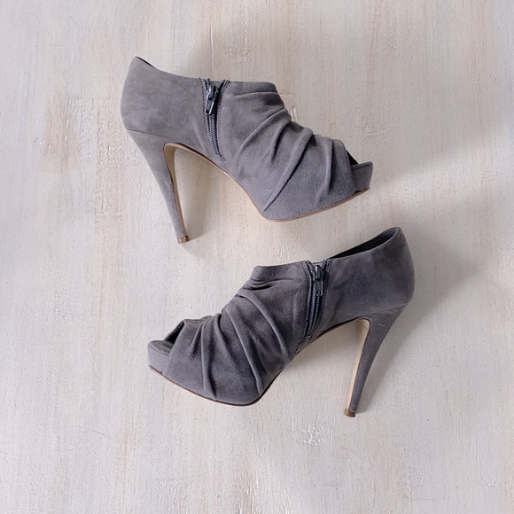 Marc fisher Clearly gray suede open toe platform heels 7 - Picture 2 of 8